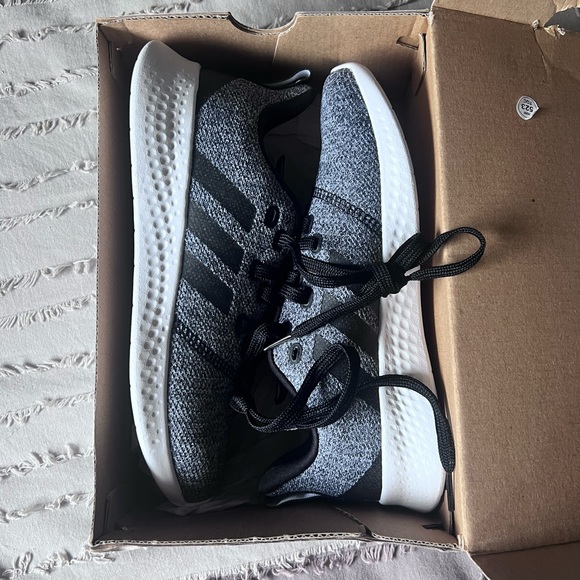 Women’s size 7.5 NWT adidas running shoes - Picture 1 of 6